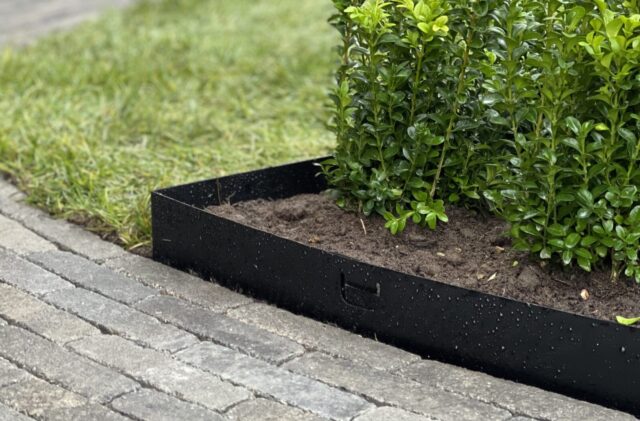 Designing Garden Paths: A Guide to Garden Edging - The Ideal Garden